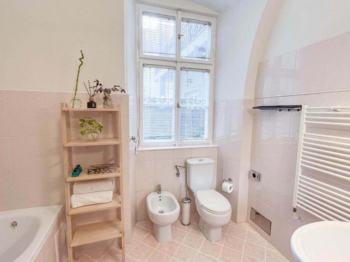 Apartmán Price & Location - Historic Square Residency *