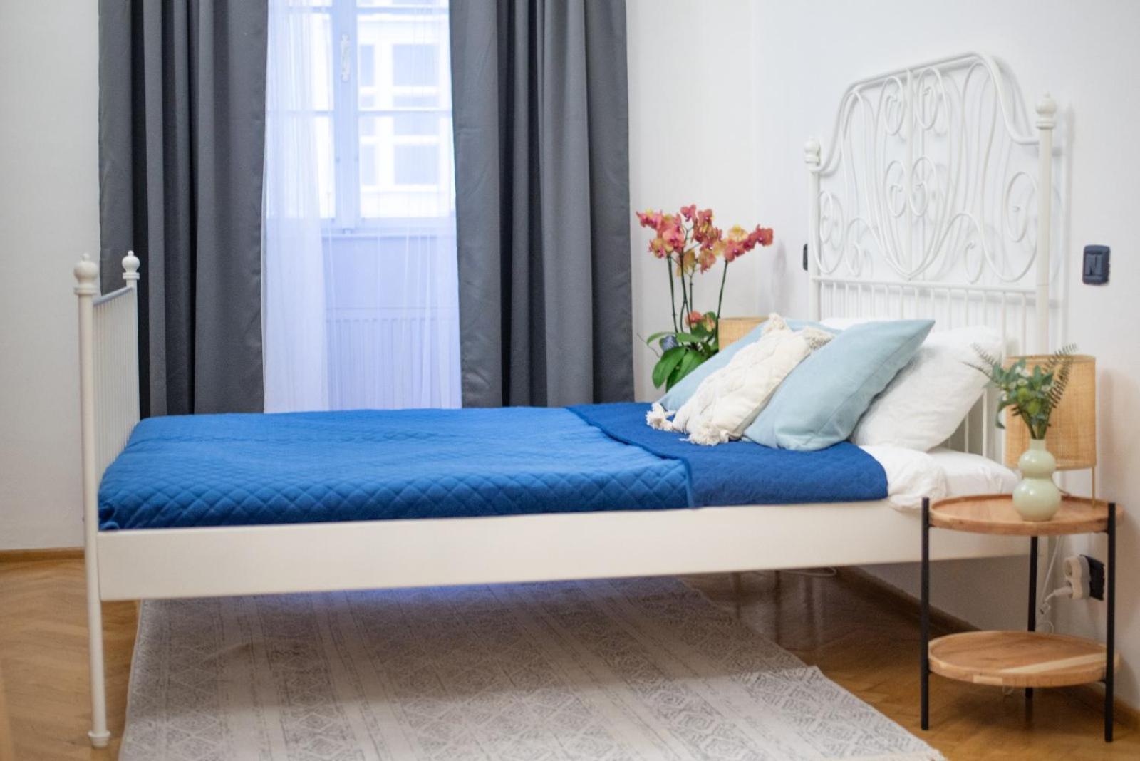Price & Location - Historic Square Residency Apartmán *